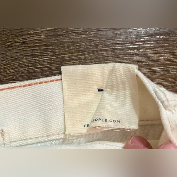 We The Free Free People Shorts 26 NWT New Ivy Mid-Rise Cutoff Denim Boho Ivory - Picture 5 of 10